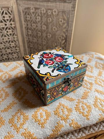 Kleurrijk thee/sieraden/opberg/bewaar doosje. beschikbaar voor biedingen