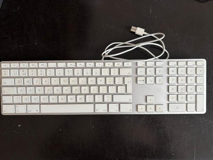 Apple Toetsenbord - Goed Onderhouden, Computers en Software, Toetsenborden, Gebruikt, Qwerty, Bedraad, Multimediatoetsen, Ophalen
