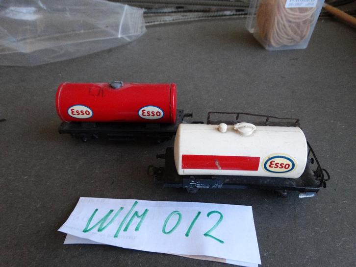 HO w/m/012: 2 Esso wagons: Märklin: de witte, de rode: flm, Hobby en Vrije tijd, Modeltreinen | H0, Gebruikt, Wagon, Gelijkstroom of Wisselstroom