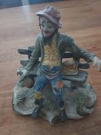 Vintage Beeldje Zwerver op Bank, Antiek en Kunst, Ophalen of Verzenden