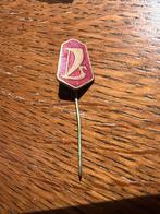 Vintage LADA Pin Emaille Rood, Verzamelen, Speldjes, Pins en Buttons, Ophalen of Verzenden, Gebruikt, Merk, Speldje of Pin