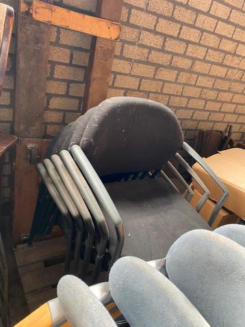 Stoelen beschikbaar voor biedingen