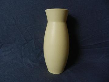 Fraai mat geel geglazuurde vaas Zenith Gouda h. 17,5 cm. beschikbaar voor biedingen