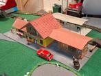 Station met goederenloods, Hobby en Vrije tijd, Modeltreinen | Overige schalen, Overige merken, Gelijkstroom of Wisselstroom, Brug, Tunnel of Gebouw