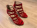 Rode suede sandalen met hakk Unisa maat 39, Ophalen of Verzenden, Zo goed als nieuw, Rood, Sandalen of Muiltjes