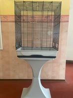 Mooie vogelkooi met voet 138 hoog (maat: 56,5x36x74cm), Dieren en Toebehoren, Ophalen, Zo goed als nieuw, Metaal, Vogelkooi