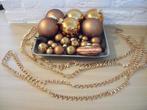 Kerstballen Goud Wit Rood met Schaal Onderbord - pstuk zgan, Diversen, Kerst, Ophalen of Verzenden, Zo goed als nieuw