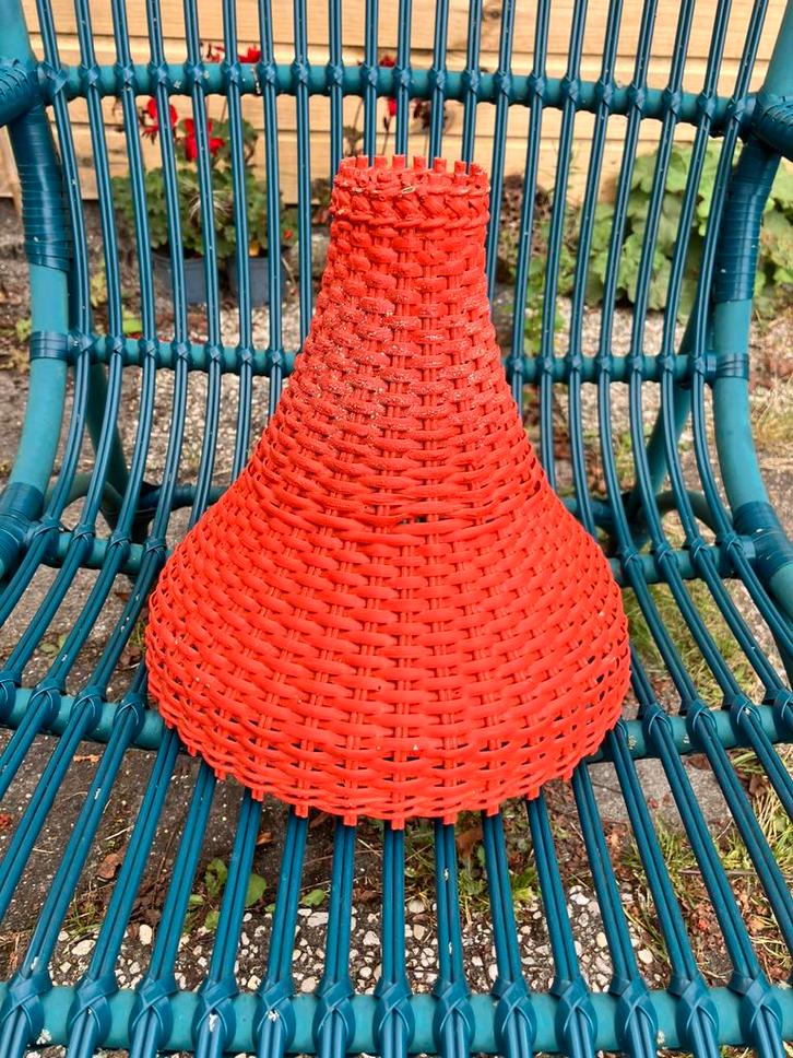 Vintage oranje gevlochten lampenkamp, Huis en Inrichting, Lampen | Hanglampen, Gebruikt, Minder dan 50 cm, Overige materialen