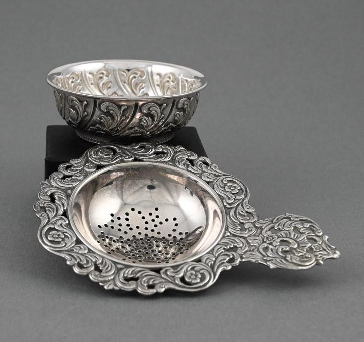 verzilverd theezeef en lekbakje, Georg Nilsson, uit 1925, Antiek en Kunst, Antiek | Overige Antiek, Verzenden