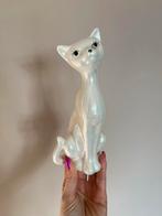 Vintage porseleinen kat/poes, 19x8,5x6,5cm. Parelmoer beeld, Verzamelen, Beelden en Beeldjes, Verzenden, Gebruikt, Dier