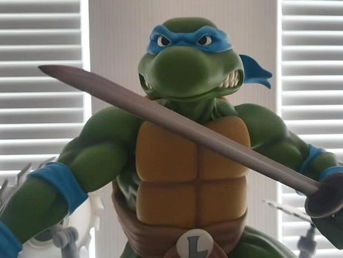 PCS TMNT Leonardo Exclusive 1/4 scale statue, Verzamelen, Beelden en Beeldjes, Zo goed als nieuw, Overige typen, Ophalen of Verzenden