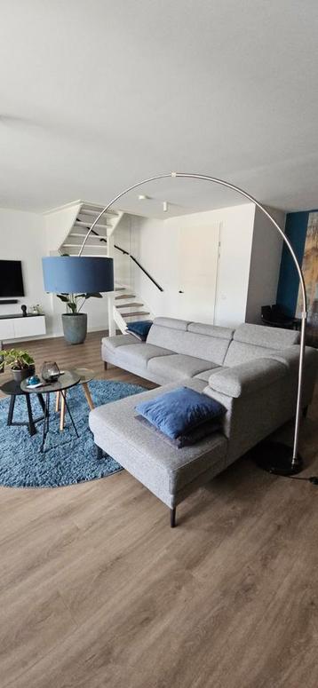 Moderne booglamp met stenen voet I.Z.G.S. beschikbaar voor biedingen