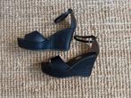 Nieuwe sleehakken (40) met enkelriempjes, niet gedragen, Zwart, Nieuw, Sandalen of Muiltjes, Ophalen of Verzenden