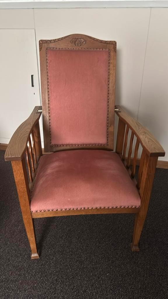 Oud roze rokersstoel in prima staat, Huis en Inrichting, Stoelen, Zo goed als nieuw, Eén, Hout, Overige kleuren, Ophalen of Verzenden