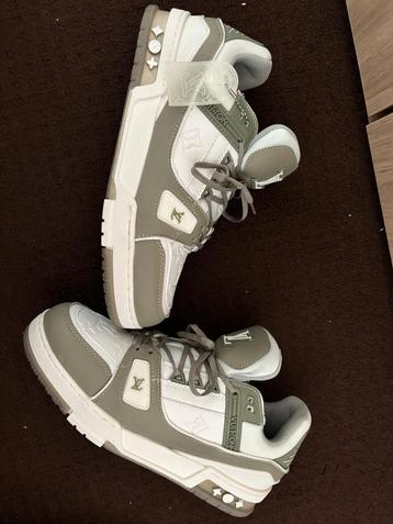 Lv runners sneakers 44 beschikbaar voor biedingen