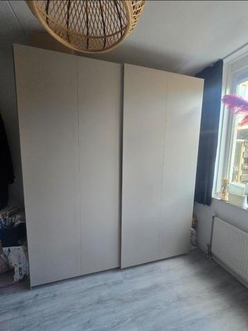 Pax kledingkast beige grijsbeige schuifdeuren
