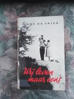 Boek - Wij leven maar eens - Anne de Vries, Ophalen, Gelezen, Anne de Vries, Nederland