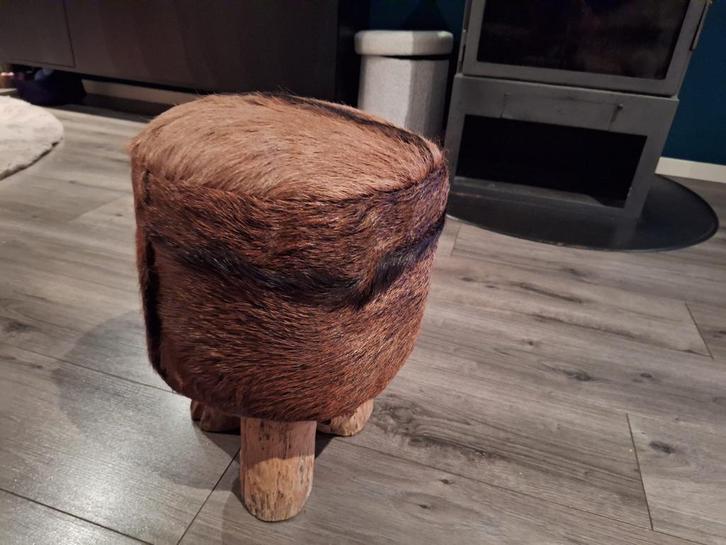 Krukje dierenhuid, Huis en Inrichting, Krukjes, Zo goed als nieuw, Hout, Ophalen of Verzenden
