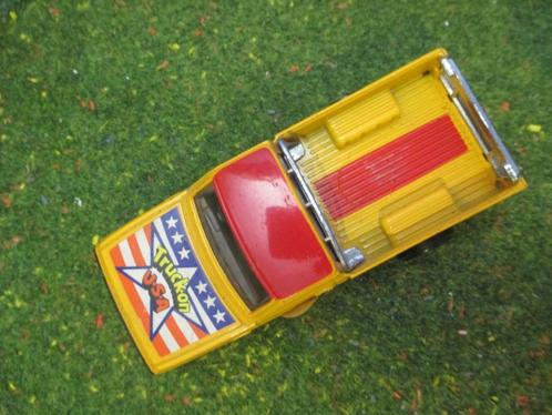 1:36 Mazda B1600 - Corgi geel/rood Versie 2, Hobby en Vrije tijd, Modelauto's | 1:32, Gebruikt, Auto, Corgi, Ophalen of Verzenden