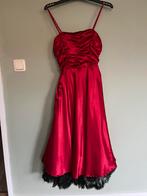 Cocktailjurk rood naat 36 met zwarte losse tulen onderrok., Cocktailjurk, Ophalen of Verzenden, Zo goed als nieuw, Maat 36 (S)