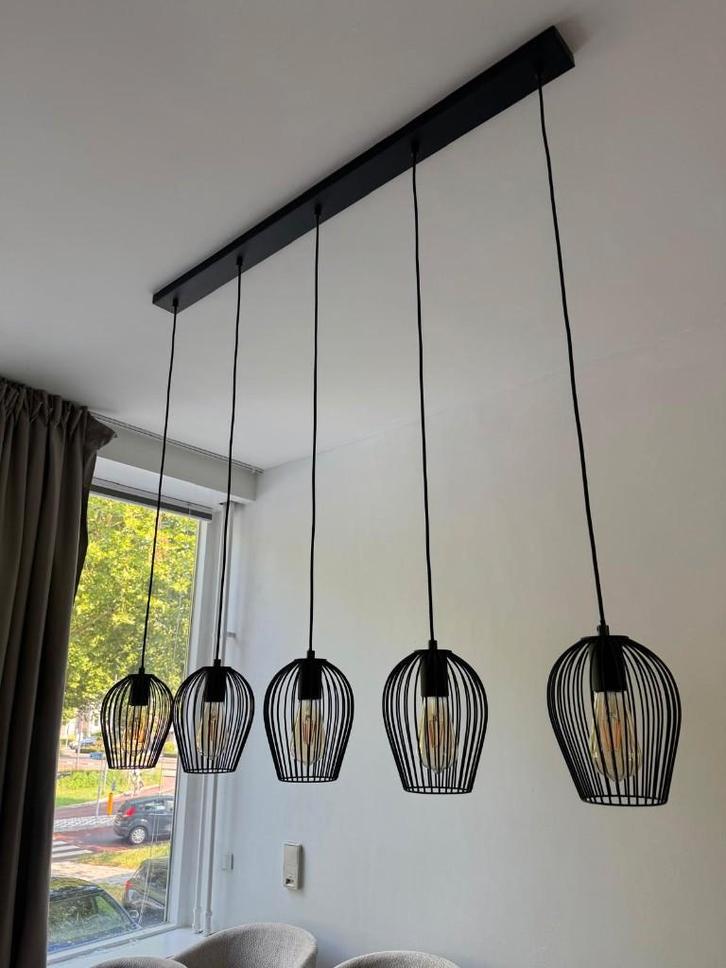 Zwarte industriële hanglamp – 4 lichtpunten, Huis en Inrichting, Lampen | Hanglampen, Zo goed als nieuw, Minder dan 50 cm, Metaal