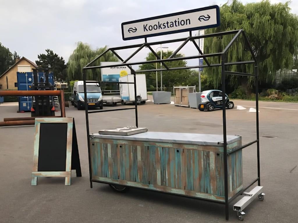 Uitgifte bar huren! - Mobiele keuken met kookplaat te huur!, Hobby en Vrije tijd, Feestartikelen | Verhuur, Verzenden, Gebruikt