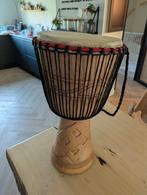 Mooie Jambe met Gravering Handgemaakt van Koeienhuid (56 cm), Muziek en Instrumenten, Percussie, Ophalen of Verzenden, Zo goed als nieuw