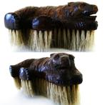 Black Forest kledingborstel beer met glazen ogen Zwarte Woud, Antiek en Kunst, Kunst | Beelden en Houtsnijwerken, Ophalen of Verzenden