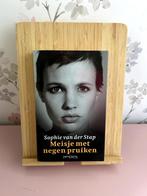 Sophie van der Stap - Meisje met negen pruiken, Ophalen of Verzenden, Gelezen, Nederland