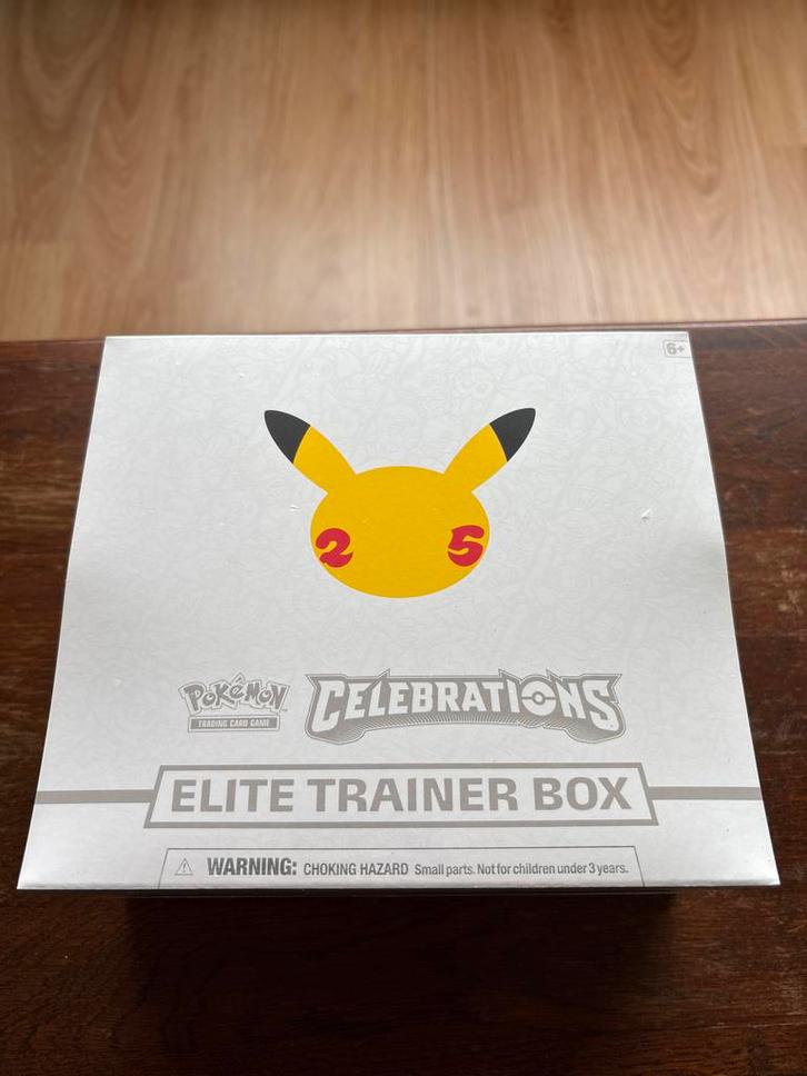 Pokémon Celebrations Elite Trainer Box - Nieuw!, Hobby en Vrije tijd, Verzamelkaartspellen | Pokémon, Nieuw, Boosterbox, Ophalen of Verzenden