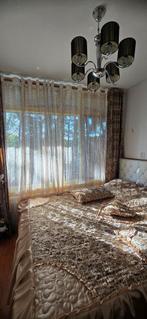 Mooi gordijn en bedkleding, Huis en Inrichting, Stoffering | Gordijnen en Lamellen, Ophalen of Verzenden, Zo goed als nieuw, 200 cm of meer