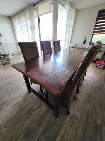 Teakhouten eetkamertafel en stoelen (Koloniaal) beschikbaar voor biedingen