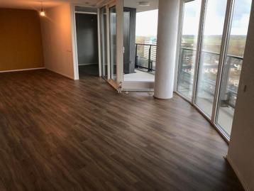 "Laminaatvloeren die de ruimte transformeren" beschikbaar voor biedingen