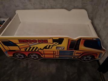 Leuk Peuterbed in Vorm van een Vrachtwagen en kraan beschikbaar voor biedingen