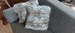 2 Harige fluffy kussens, Huis en Inrichting, Woonaccessoires | Kussens, Ophalen of Verzenden, Zo goed als nieuw, Vierkant