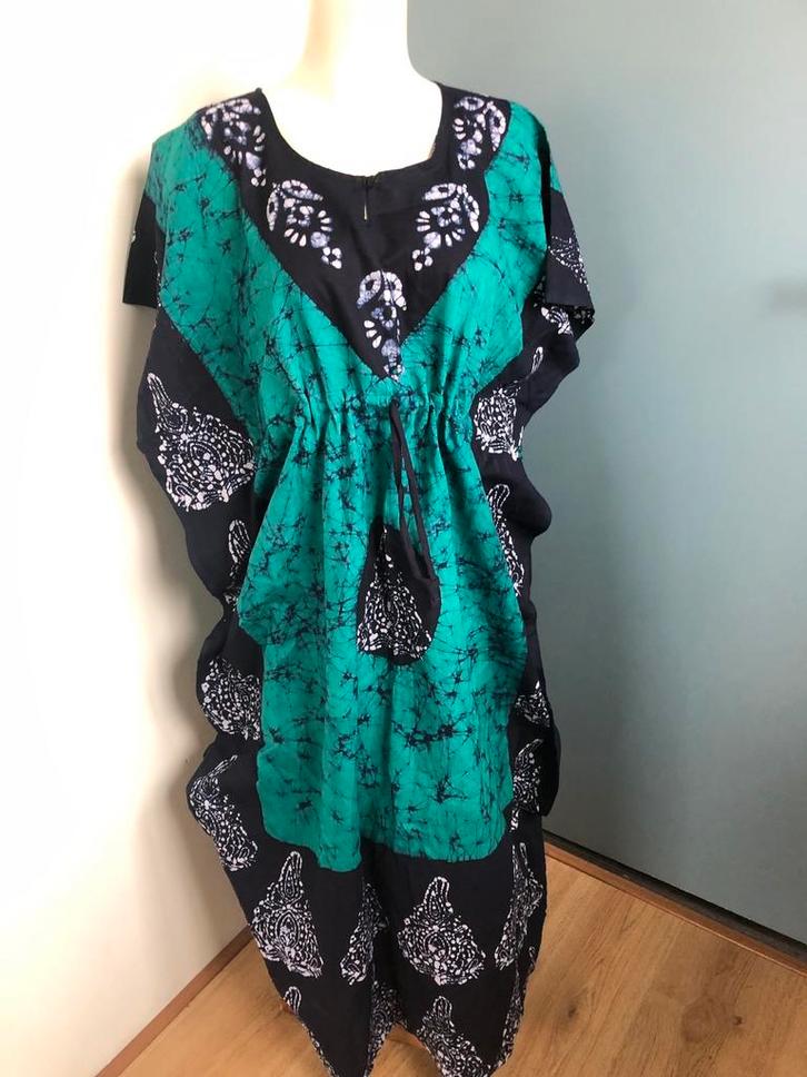 Batik jurk blauw groen free size, Kleding | Dames, Jurken, Zo goed als nieuw, Maat 42/44 (L), Blauw, Onder de knie, Ophalen of Verzenden