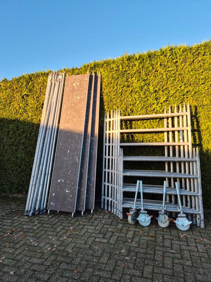 Mooie aluminium rolsteiger 8.2 werkhoogte, Doe-het-zelf en Verbouw, Steigers, Gebruikt, Rolsteiger of Kamersteiger, 5 meter of hoger