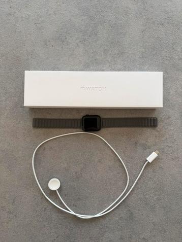 Apple Watch Series 7 – 45mm Midnight Aluminium (GPS) beschikbaar voor biedingen
