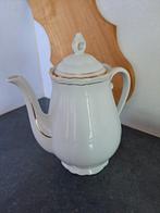 Witte theepot/koffiepot met gouden biesjes porselein, Ophalen