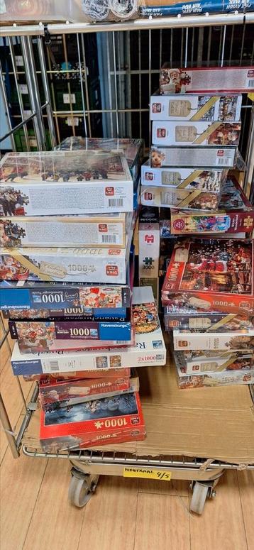 Ongeveer 50 kerstpuzzels nieuw nog in plastic  beschikbaar voor biedingen