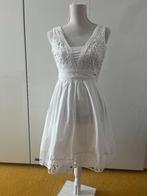 Witte jurk met broderie van Guess feestjurk XS, Guess, Wit, Ophalen of Verzenden, Zo goed als nieuw