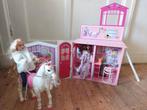 Barbie + dansend paard+poppenhuis inklapbaar, Ophalen of Verzenden, Gebruikt, Poppenhuis