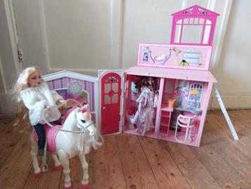 Barbie + dansend paard+poppenhuis inklapbaar beschikbaar voor biedingen