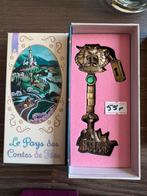 Disney limited le pays des contes de fees key / sleutel, Ophalen of Verzenden, Sneeuwwitje of Doornroosje, Zo goed als nieuw, Beeldje of Figuurtje