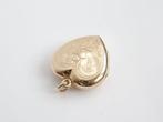 9 Karaat Hartvormig Medaillon Met Gravure, Ophalen of Verzenden, Zo goed als nieuw, Hart, Goud