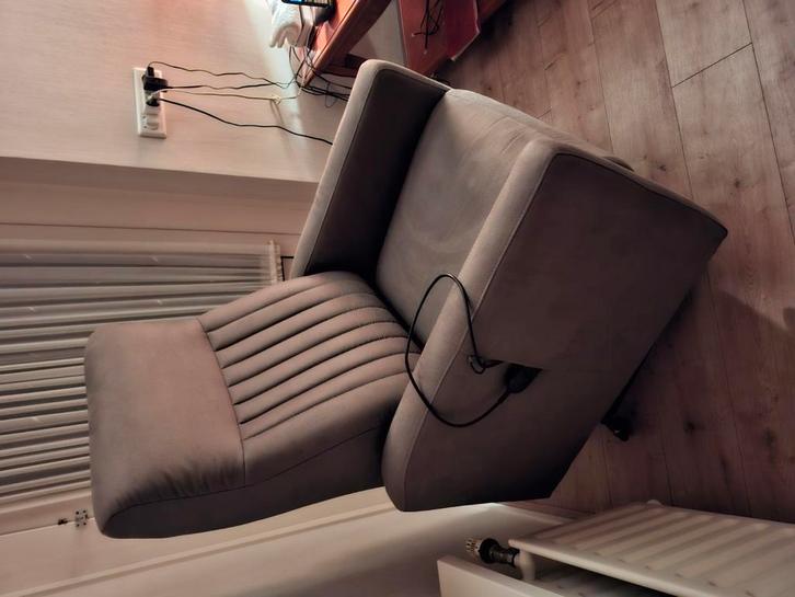 NIEUWE Sta op stoel grijs, Huis en Inrichting, Banken | Sofa's en Chaises Longues, Nieuw, Eenpersoons, Minder dan 150 cm, Ophalen