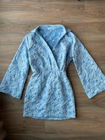 Omslag jurk blauw met wit maat M tess v, Kleding | Dames, Jurken, Ophalen, Zo goed als nieuw, Blauw, Boven de knie