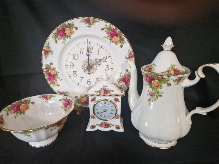 Royal Albert Servies, Antiek en Kunst, Antiek | Servies compleet, Ophalen of Verzenden