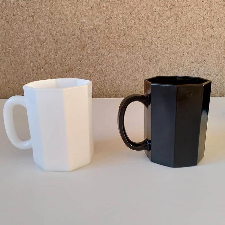 Arcoroc Octime mok zwart, Huis en Inrichting, Keuken | Servies, Zo goed als nieuw, Kop(pen) en/of Schotel(s), Effen, Glas, Ophalen of Verzenden