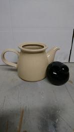 Theepot uit GDR/DDR tijd

Zwart/ Crème

Vintage, Ophalen